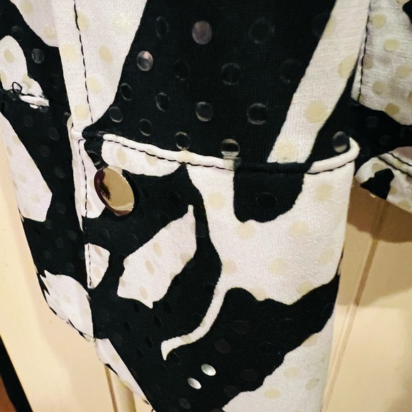 Large Cache Sequin Covered Western Style Shirt with Silver Colored Snaps - Picture 3 of 6